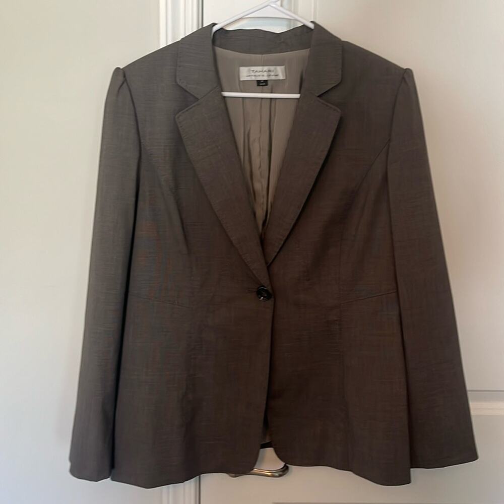 Tahari women’s brown/gray suit jacket. Size 14.